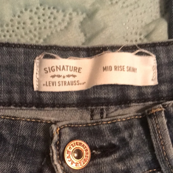 ❤️ (8) Ladies Levi’s jeans size 10 medium 30 x 30Cute hair, stretchy material. - Picture 8 of 10
